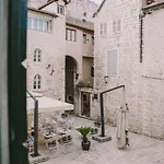 5 Minutes Walk Art Апартаменты Сплит