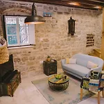 5 Minutes Walk Art Апартаменты *