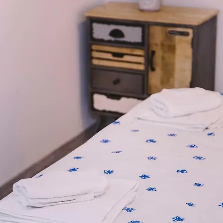 5 Minutes Walk Art Apartament