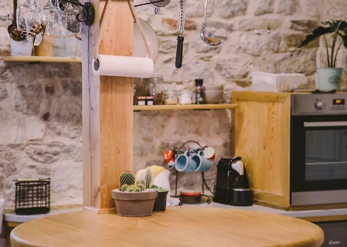 5 Minutes Walk Art Apartman