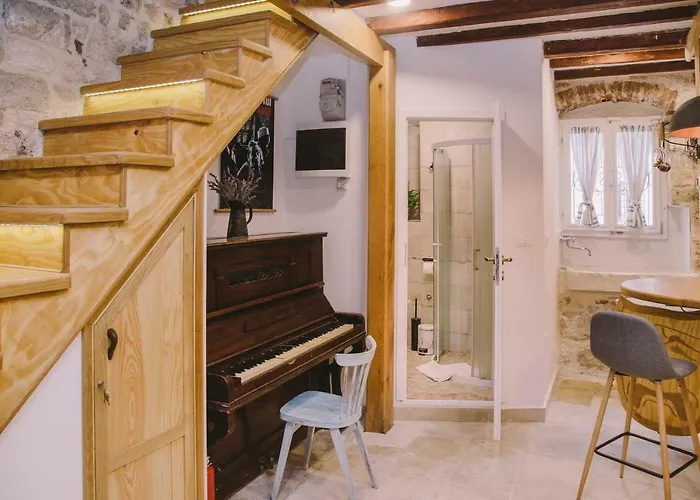 5 Minutes Walk Art * Split