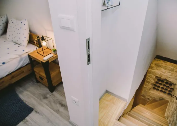 5 Minutes Walk Art * Split