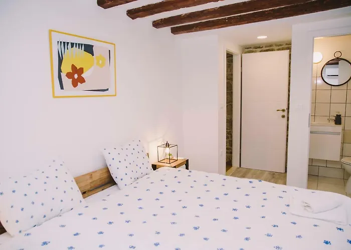 Apartman 5 Minutes Walk Art