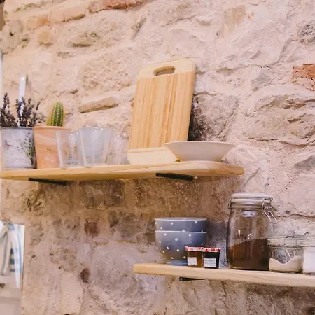 5 Minutes Walk Art Split