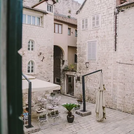 5 Minutes Walk Art Apartamento Split